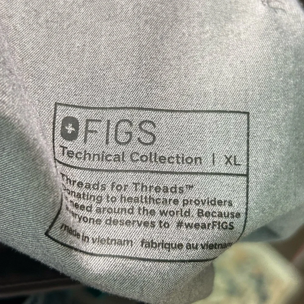 Figs Technical Collection Gray with Teal Drawstrings XL